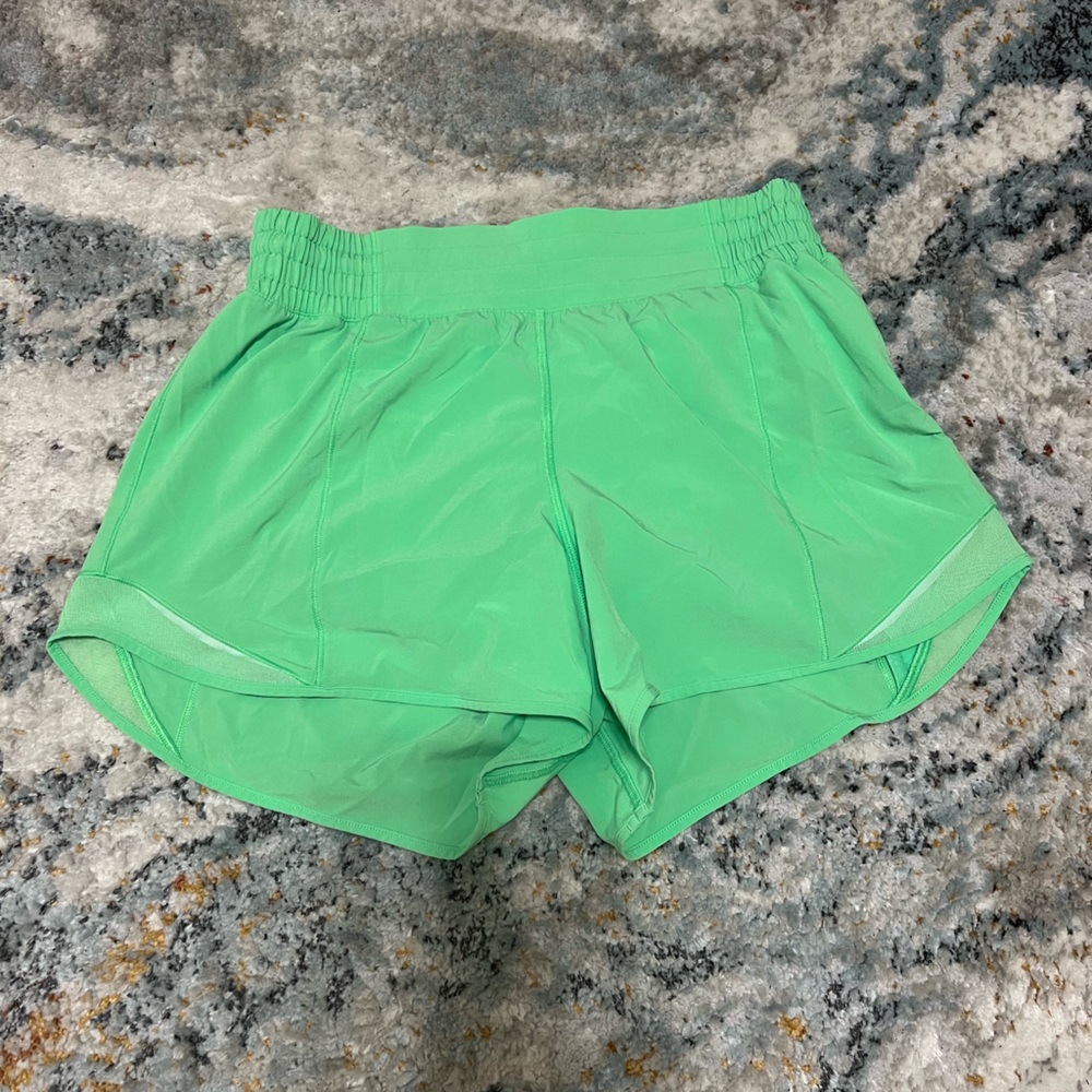 Womens lululemon hotty hot high rise 4 inch short size 8